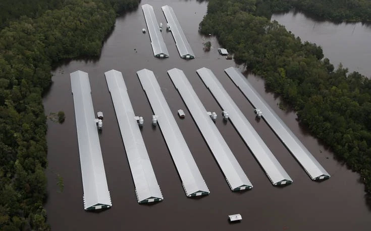 Αποκλεισμένη από παντού πόλη στη Βόρεια Καρολίνα λόγω των πλημμυρών (βίντεο)